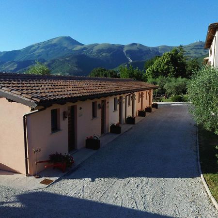 Santa Croce Villa Fossato di Vico Екстериор снимка