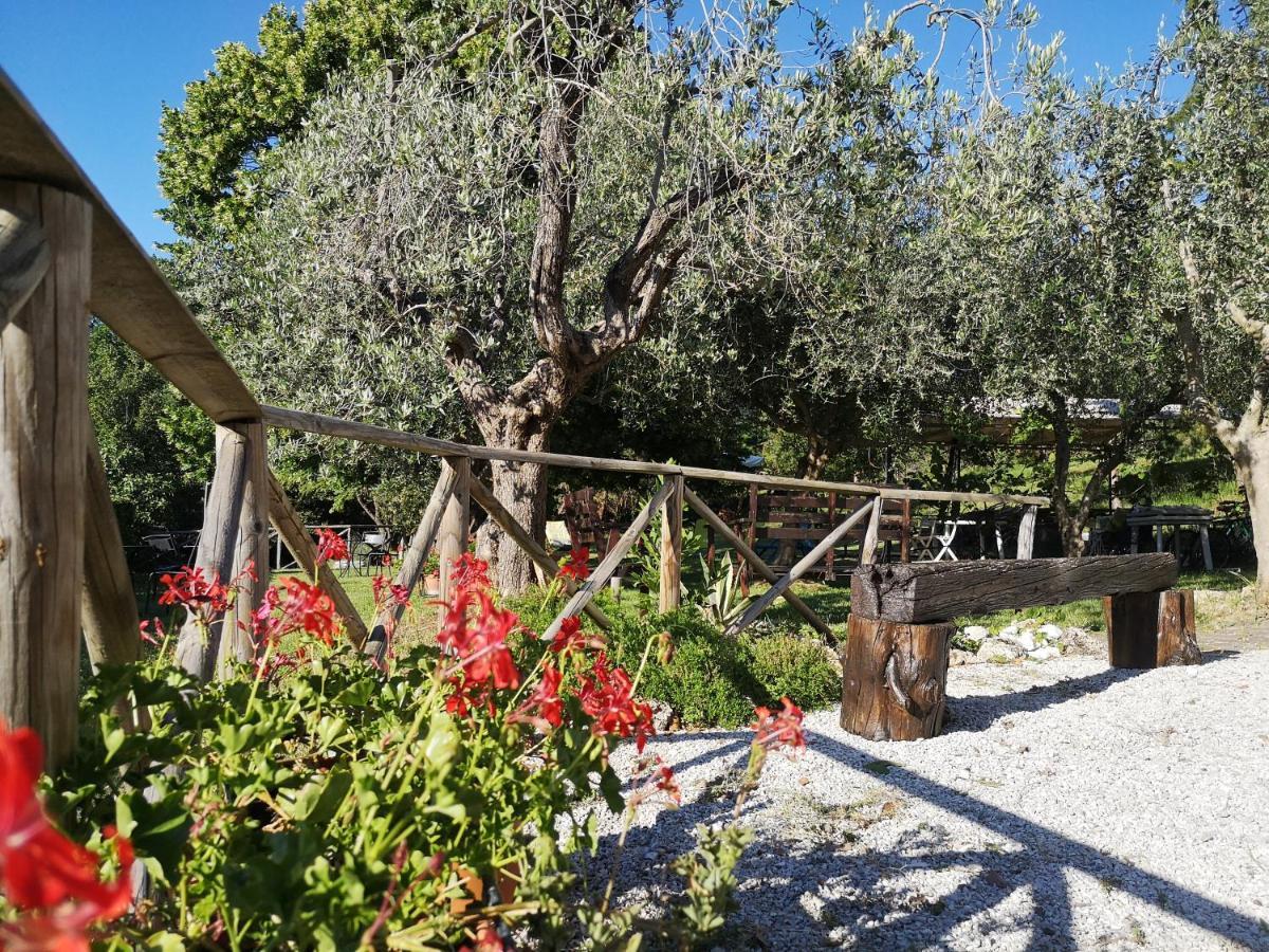 Santa Croce Villa Fossato di Vico Екстериор снимка