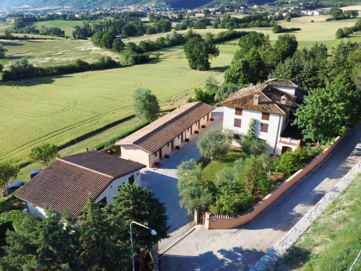 Santa Croce Villa Fossato di Vico Екстериор снимка