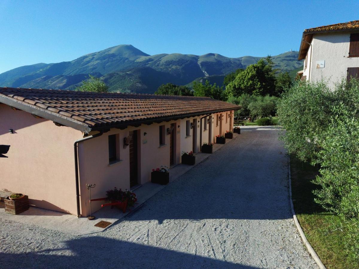 Santa Croce Villa Fossato di Vico Екстериор снимка
