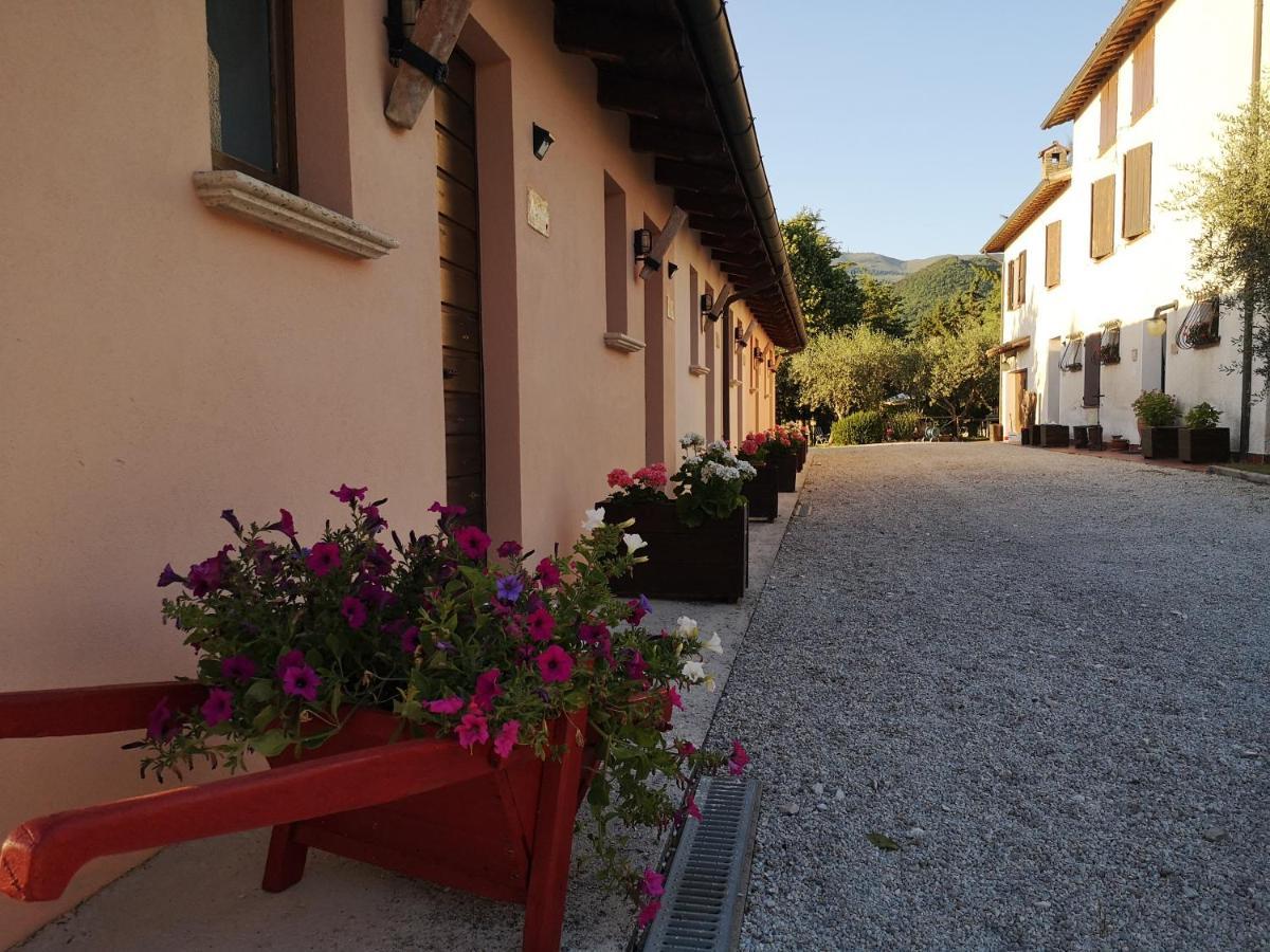 Santa Croce Villa Fossato di Vico Екстериор снимка