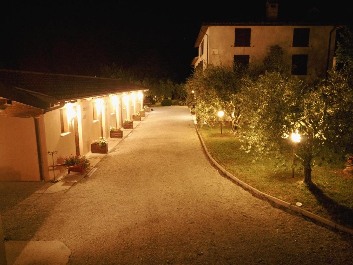 Santa Croce Villa Fossato di Vico Екстериор снимка
