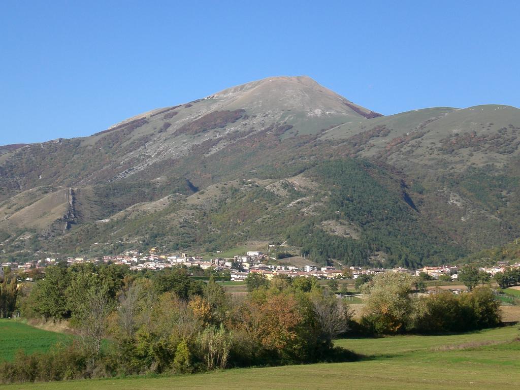 Santa Croce Villa Fossato di Vico Екстериор снимка