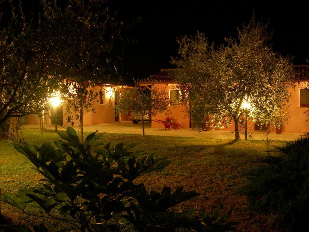 Santa Croce Villa Fossato di Vico Екстериор снимка