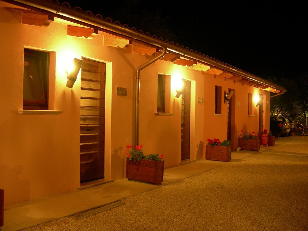 Santa Croce Villa Fossato di Vico Екстериор снимка