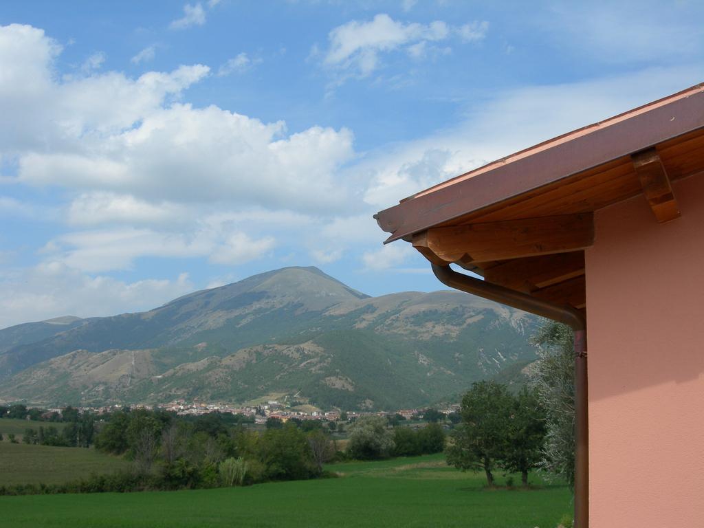 Santa Croce Villa Fossato di Vico Екстериор снимка