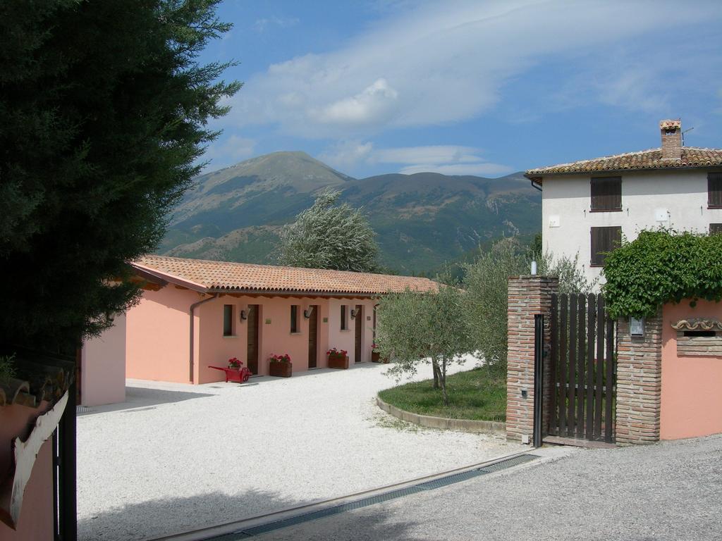 Santa Croce Villa Fossato di Vico Екстериор снимка