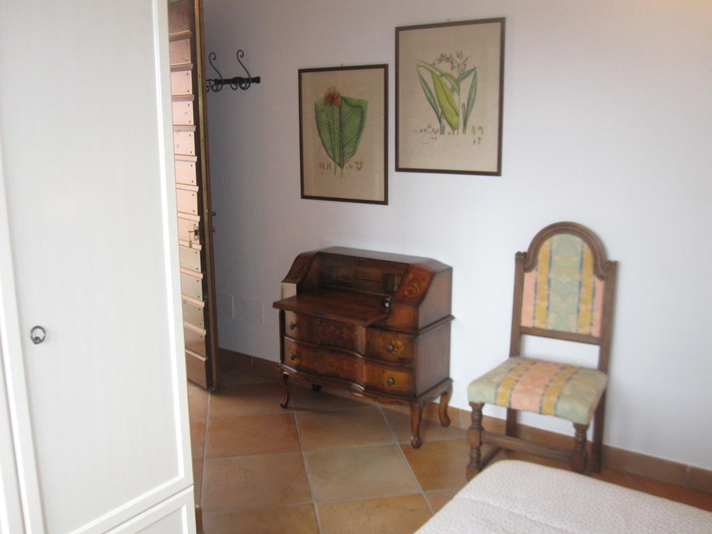 Santa Croce Villa Fossato di Vico Екстериор снимка