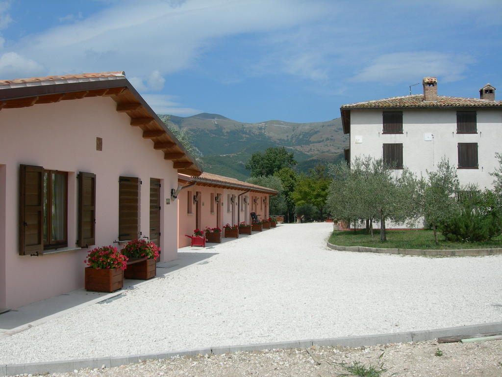 Santa Croce Villa Fossato di Vico Екстериор снимка