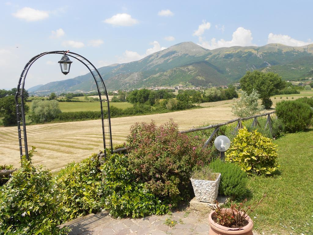 Santa Croce Villa Fossato di Vico Екстериор снимка