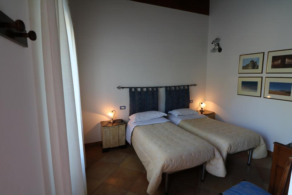 Santa Croce Villa Fossato di Vico Екстериор снимка