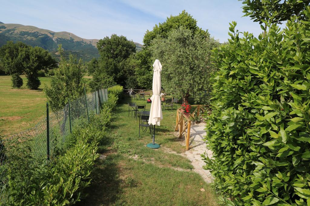 Santa Croce Villa Fossato di Vico Екстериор снимка