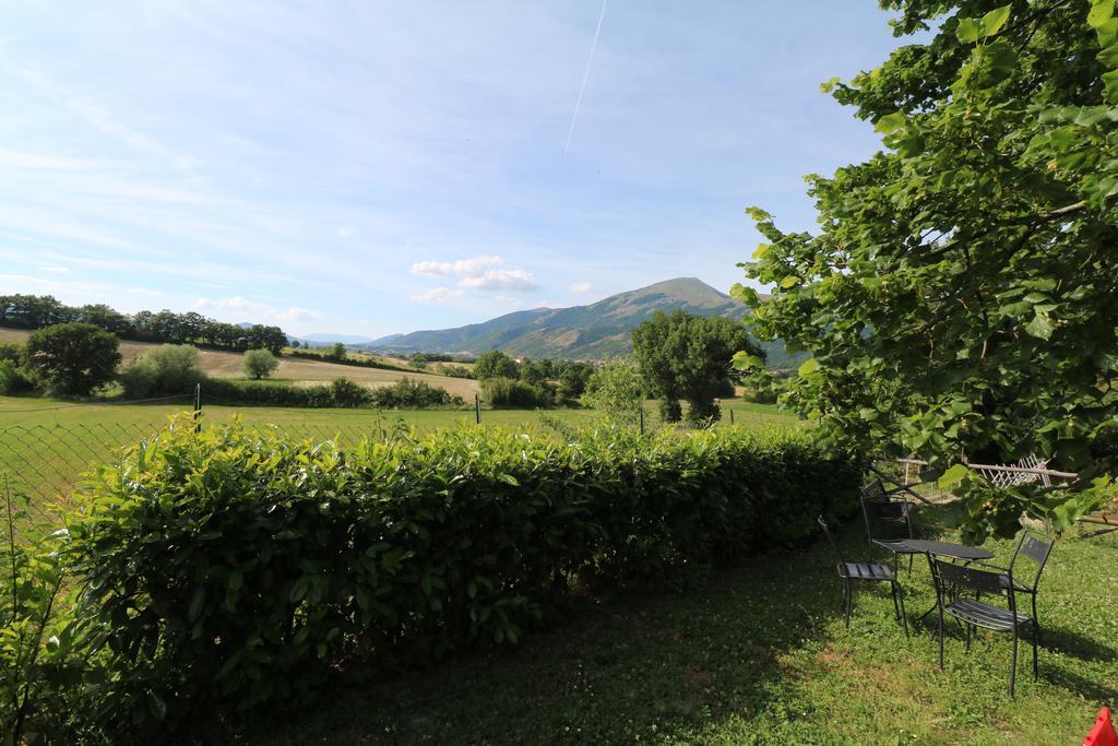 Santa Croce Villa Fossato di Vico Екстериор снимка